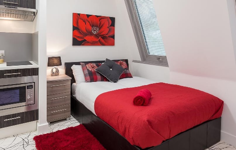 Queens Terrace, City Centre, Southampton - Image 1